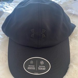 Women’s Under Armour hat NWT Black